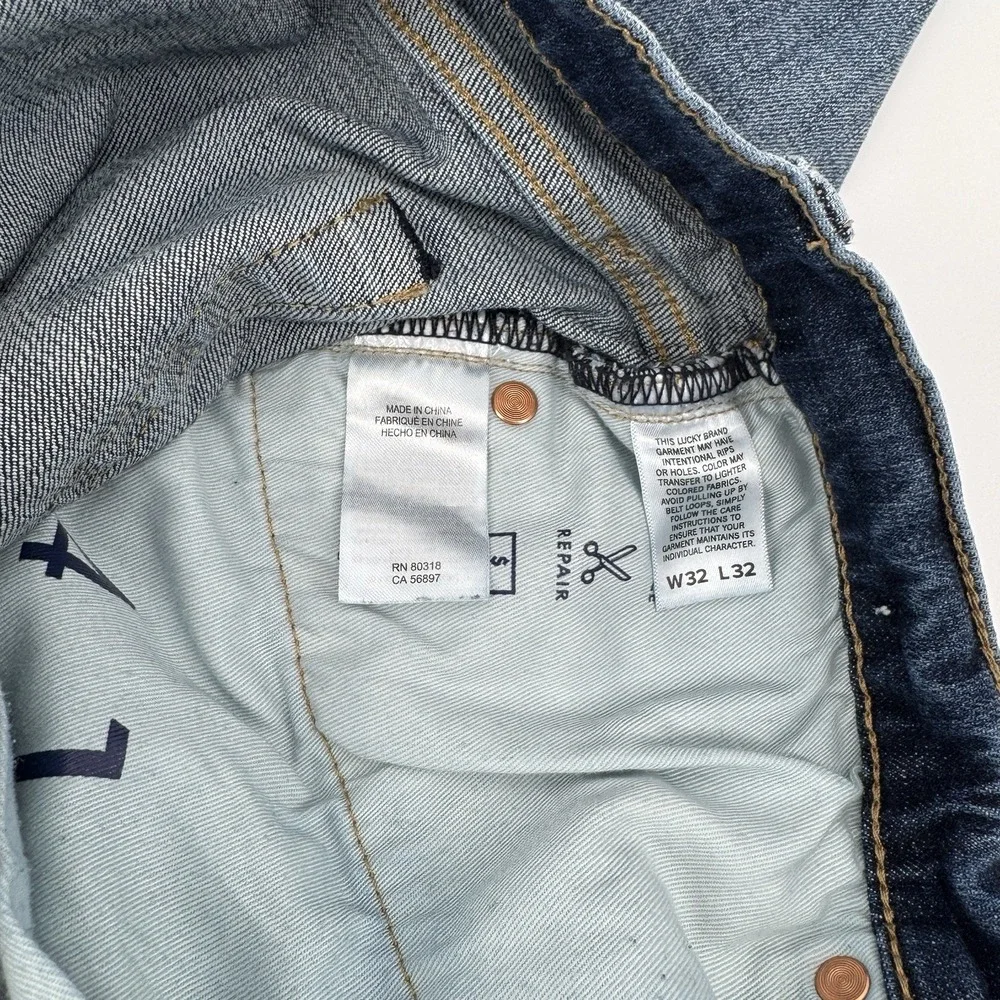 Lucky Brand 410 Athletic Straight Jeans Men's 32x32 Distressed‎ Stretch Denim